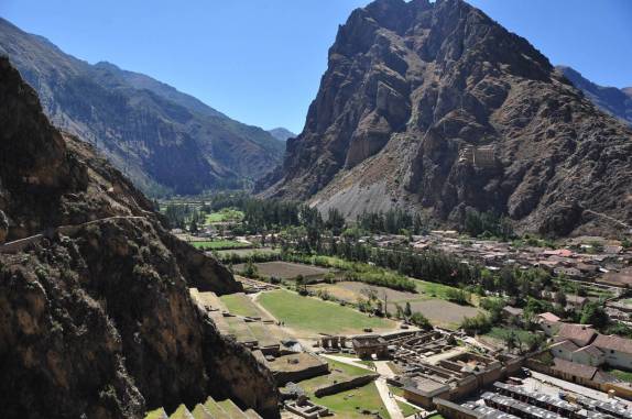 A bela vista do alto das ruínas de Ollantaytambo, no Valle Sagrado, perto de Cusco, no Peru